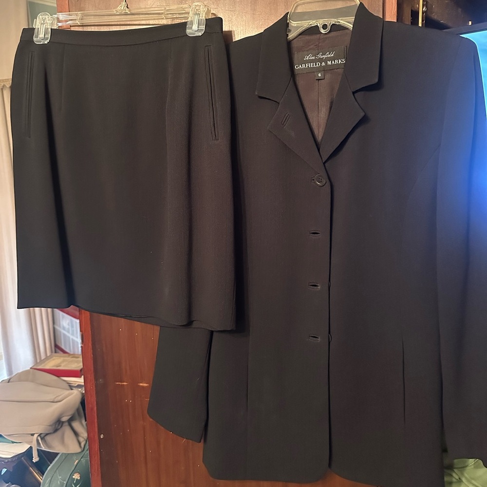 Garfield’s & Marks black suit, size 6, jacket and skirt